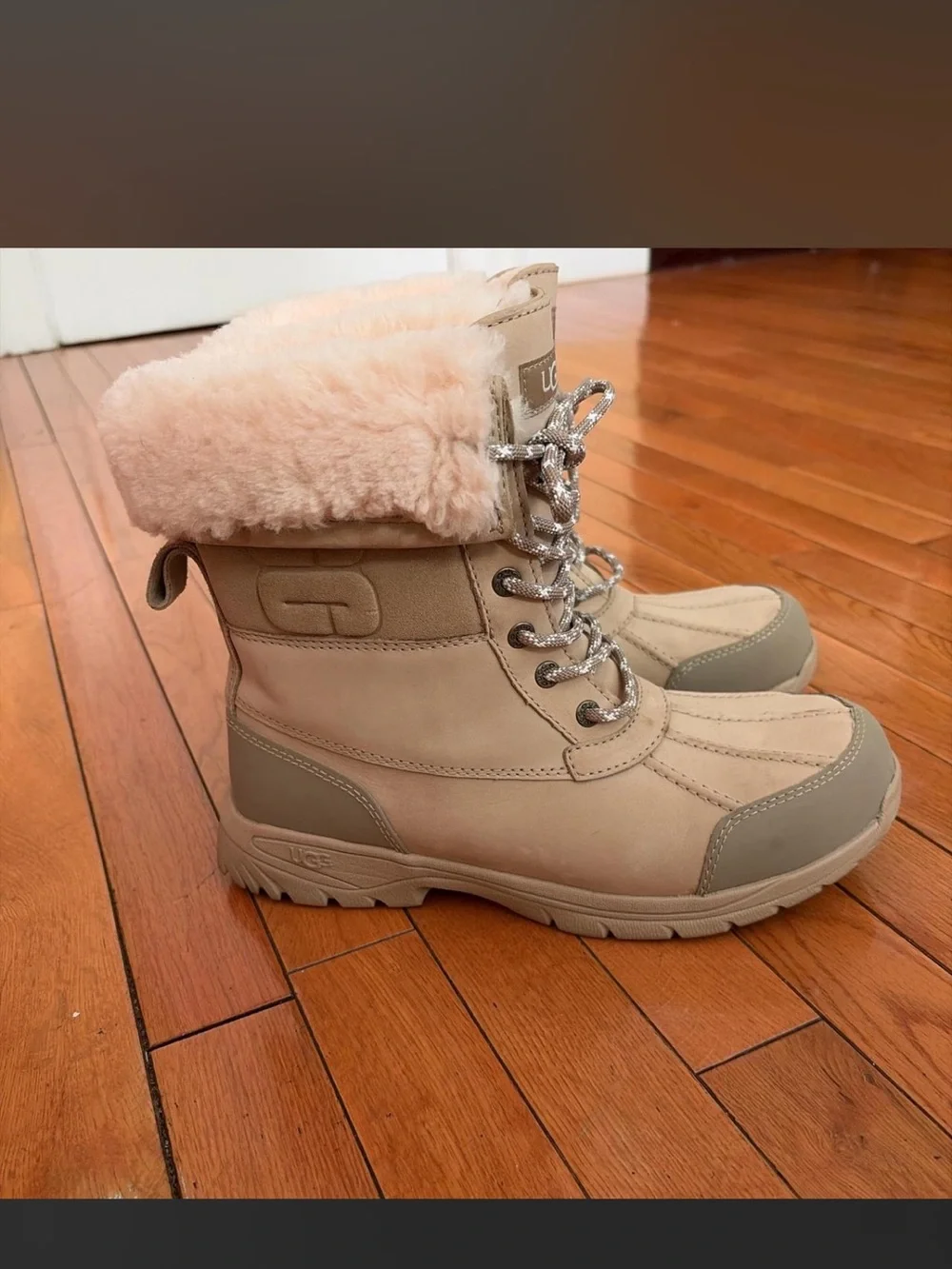 UGG Men’s Light Beige Shearling Cuff Lace-Up Winter Boot